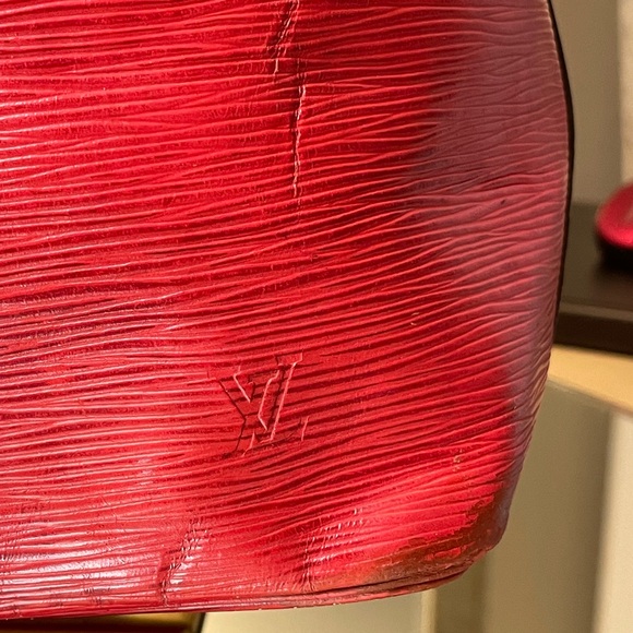 Louis Vuitton Red EPI Noe MM Bucket Bag - Picture 15 of 16